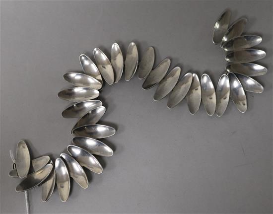 A 1950s Swedish stylish silver fringe necklace by Borgila, 35cm.